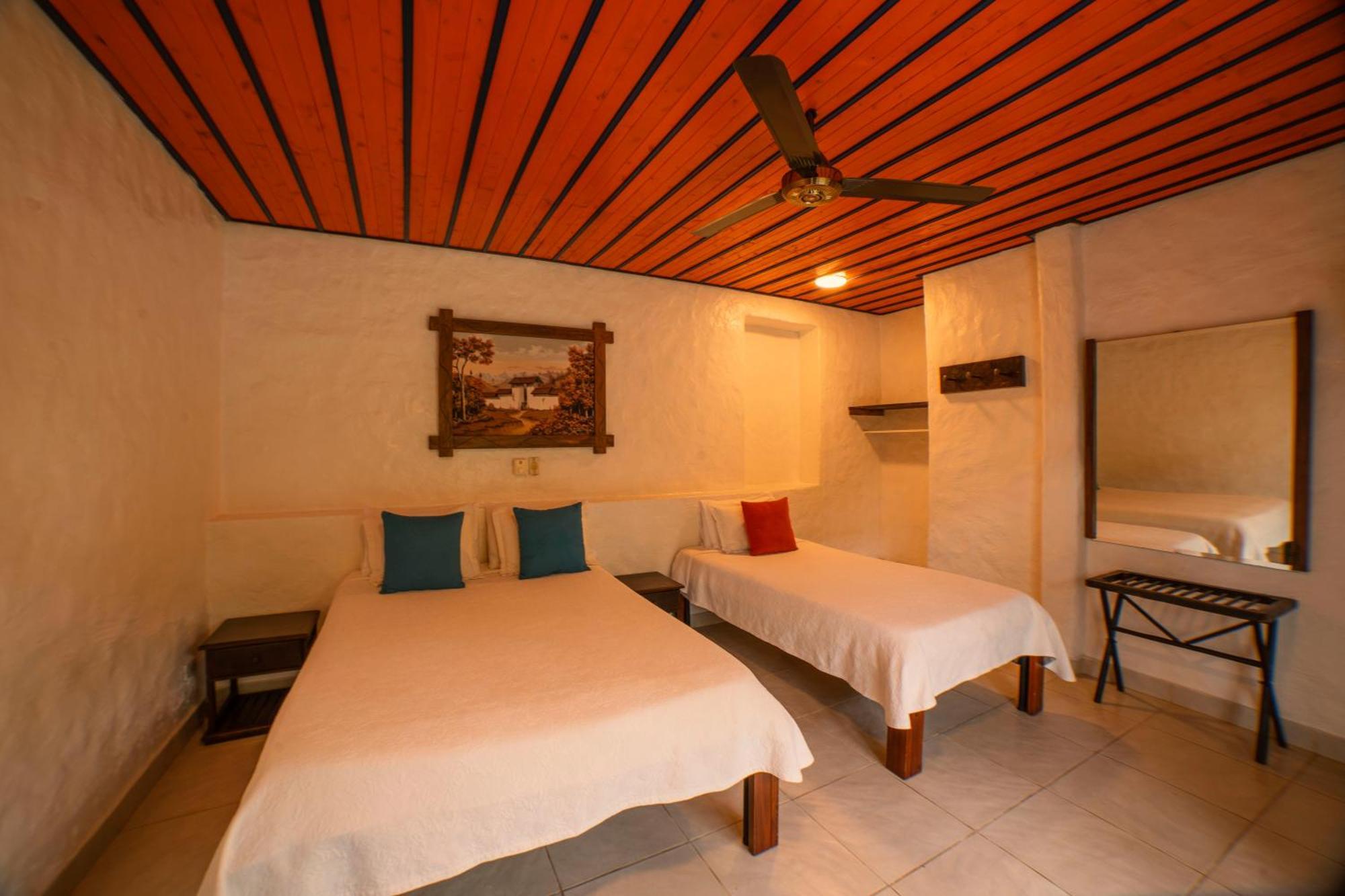 Hotel Mi Monaco Pueblo Tapao Bagian luar foto