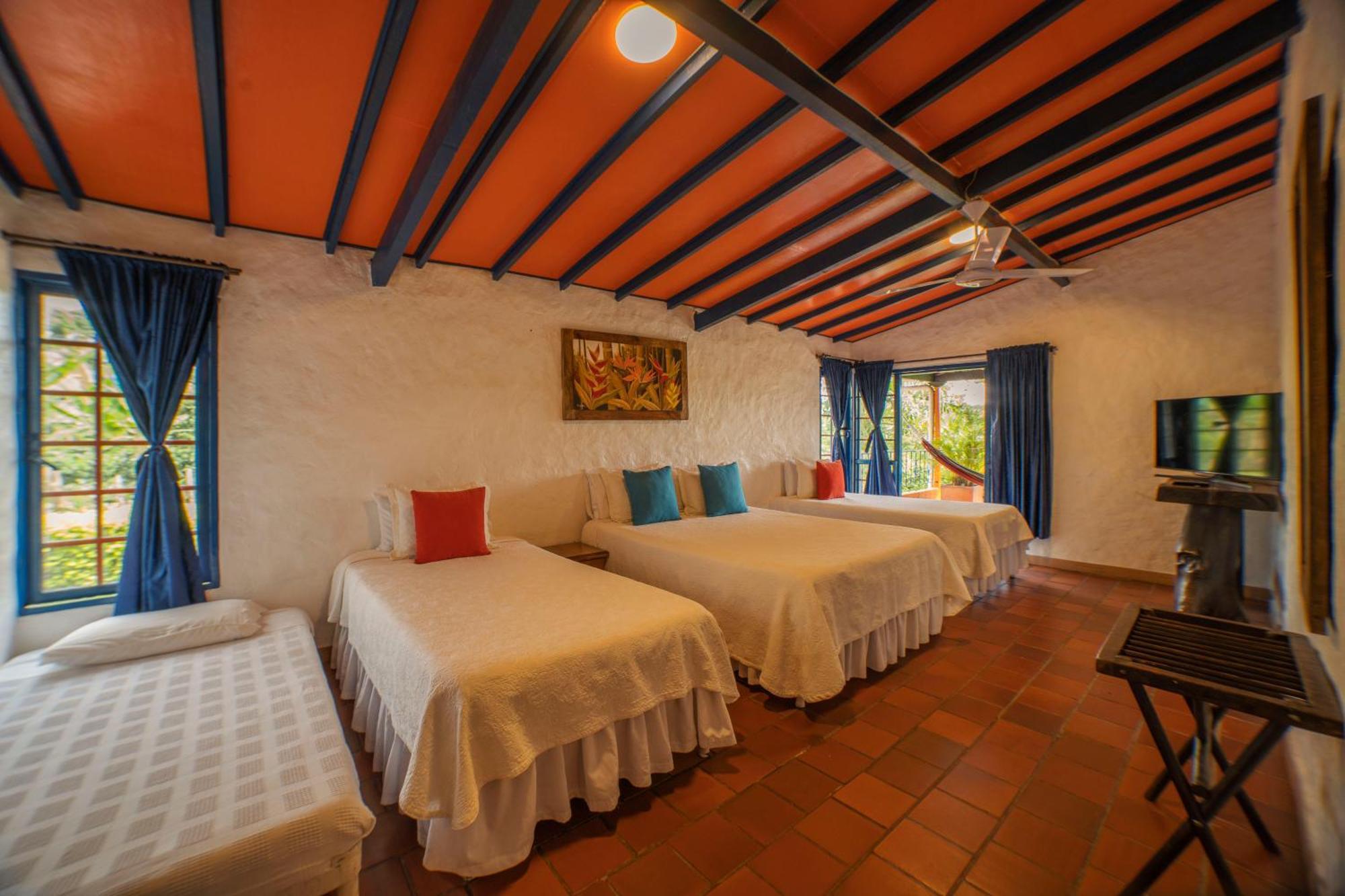Hotel Mi Monaco Pueblo Tapao Bagian luar foto